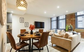 Modern And Cozy Two-Bed Apartment In Bradford